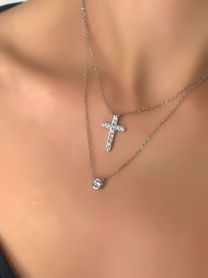 Collana con croce e punto luce