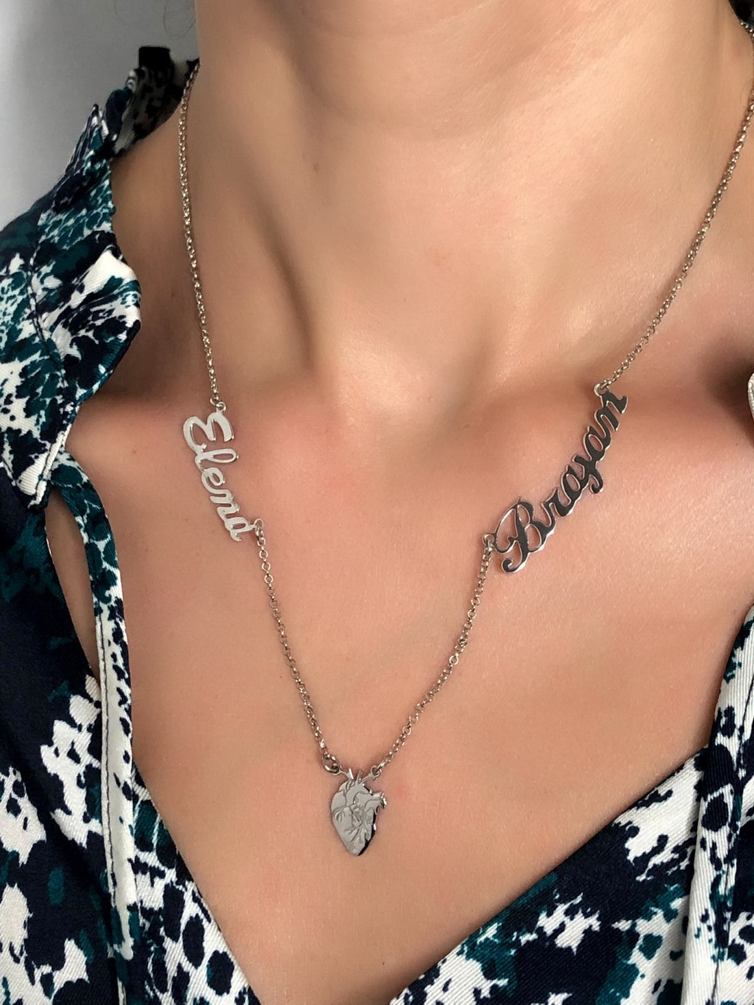 Collana con due nomi e cuore anatomico