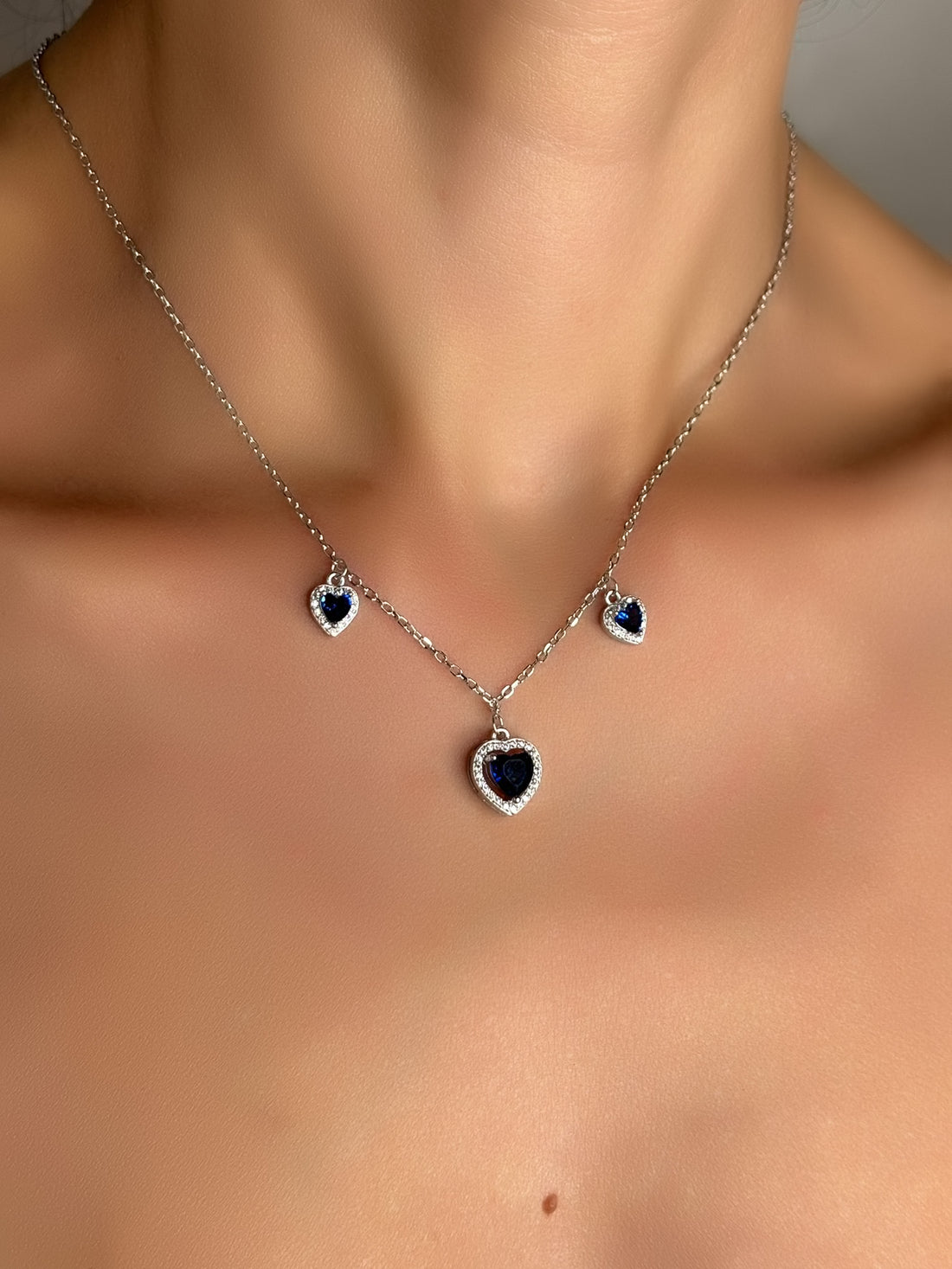 Collana con cuore blu