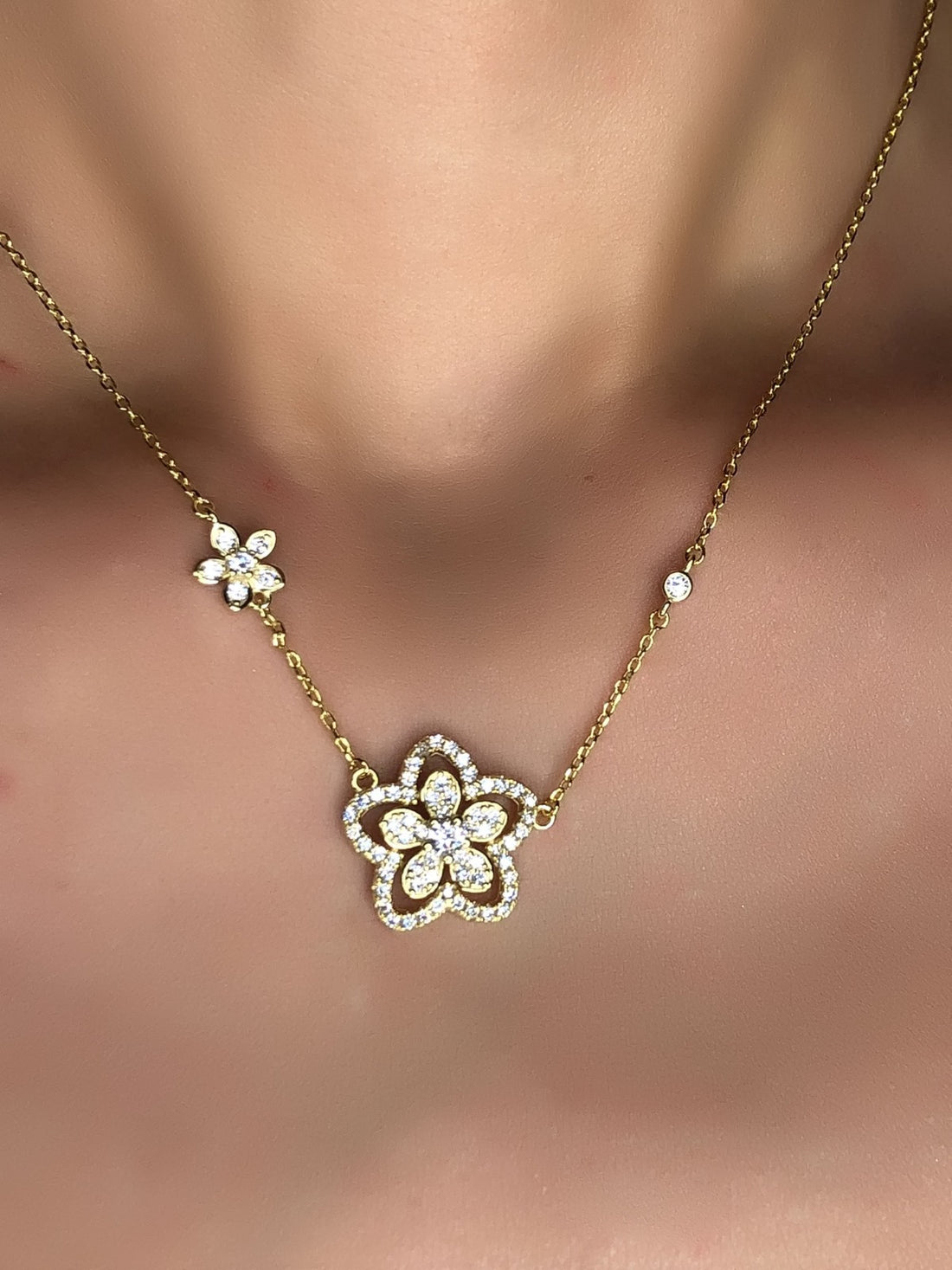 Collana con fiori