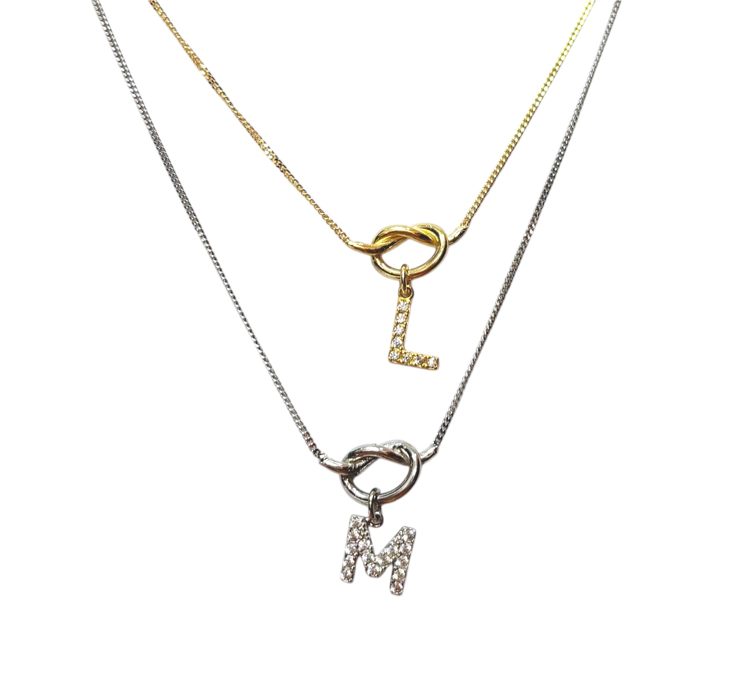 Collana nodo con iniziale