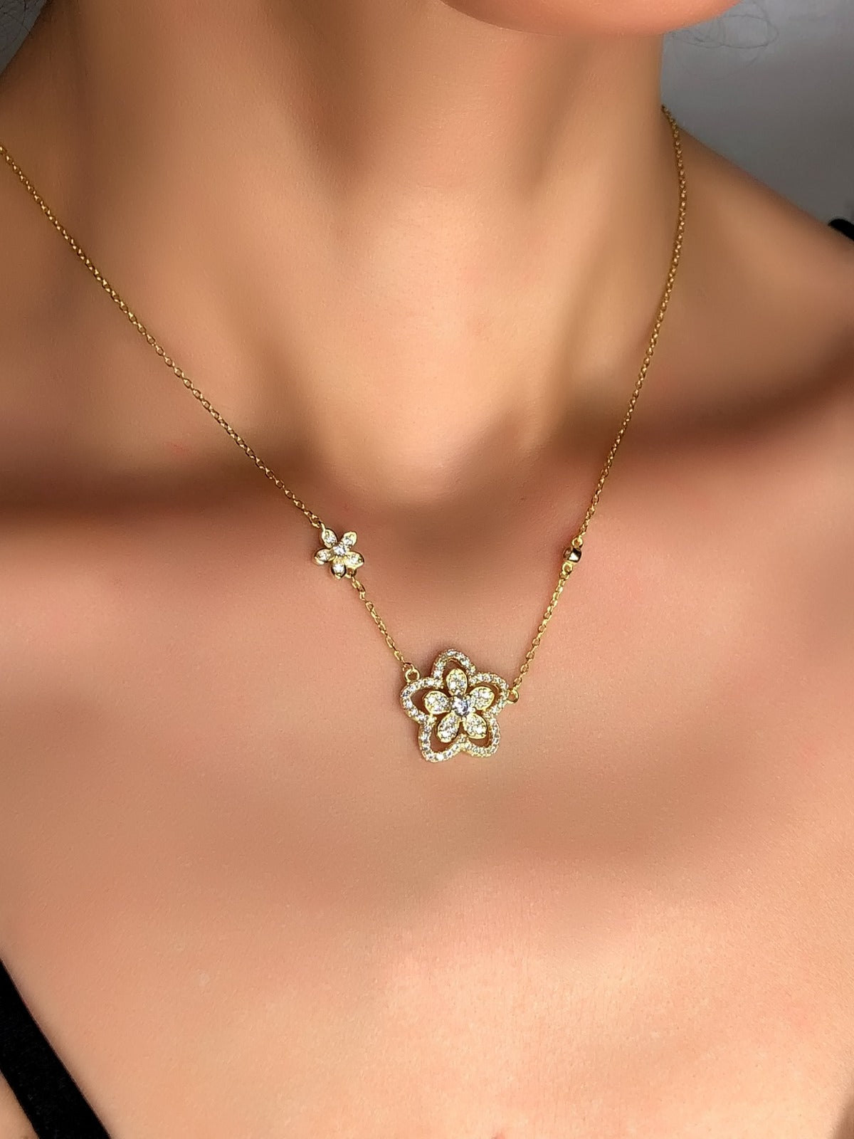 Collana con fiori