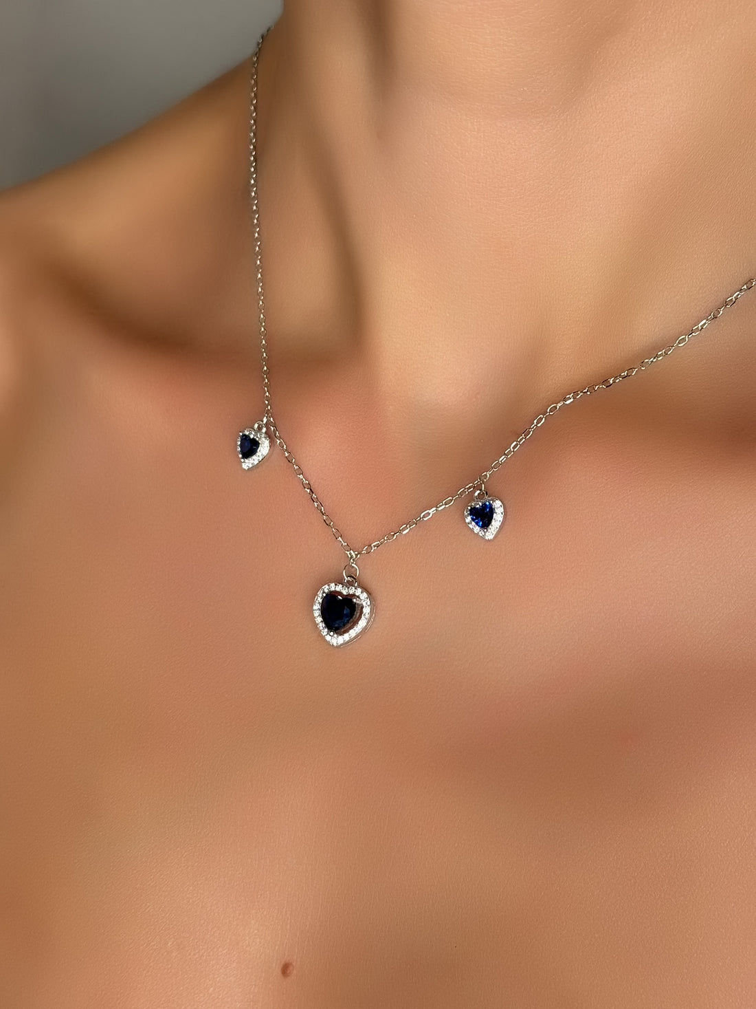 Collana con cuore blu