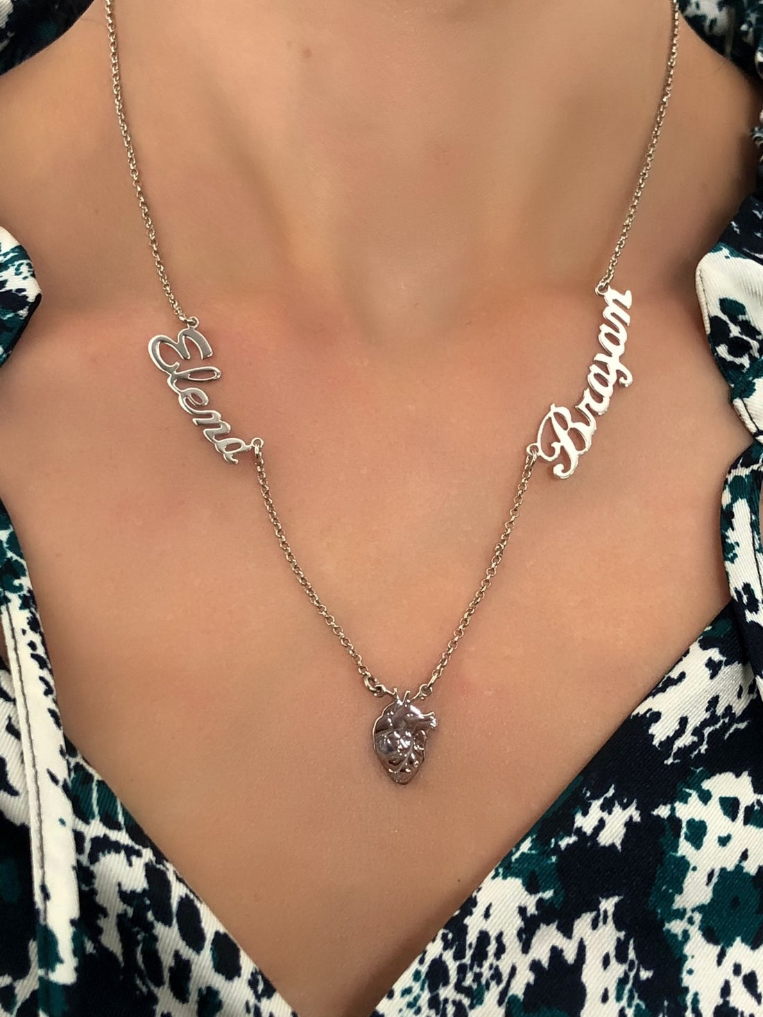 Collana con due nomi e cuore anatomico