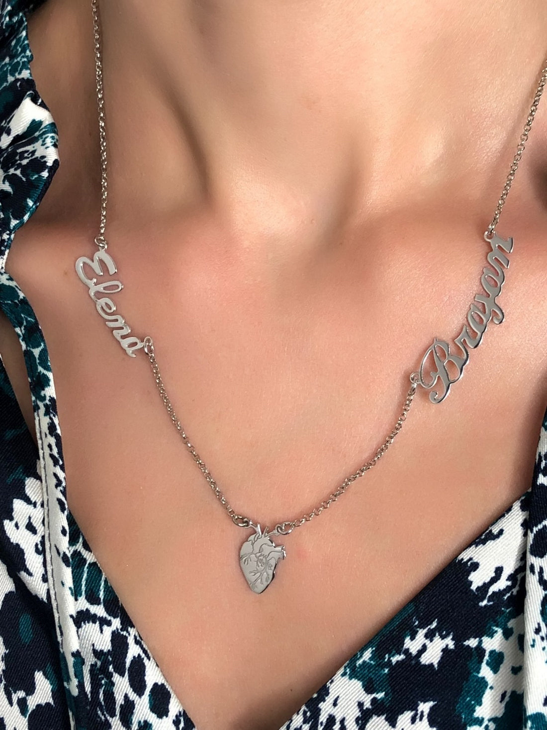 Collana con due nomi e cuore anatomico