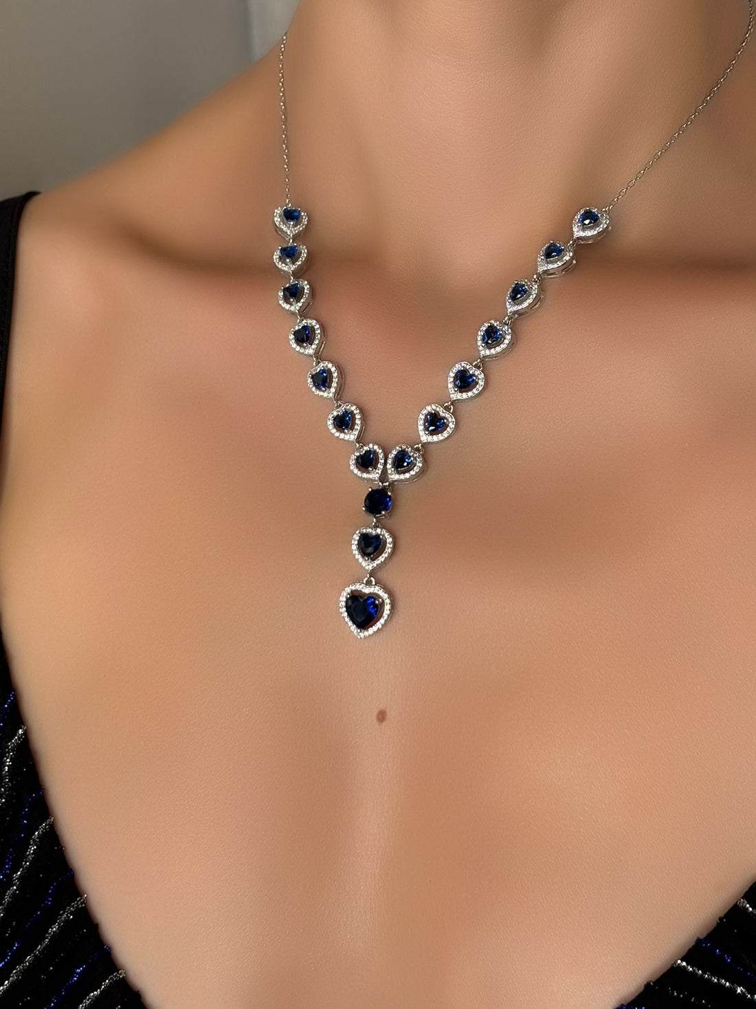 Collana con cuori blu