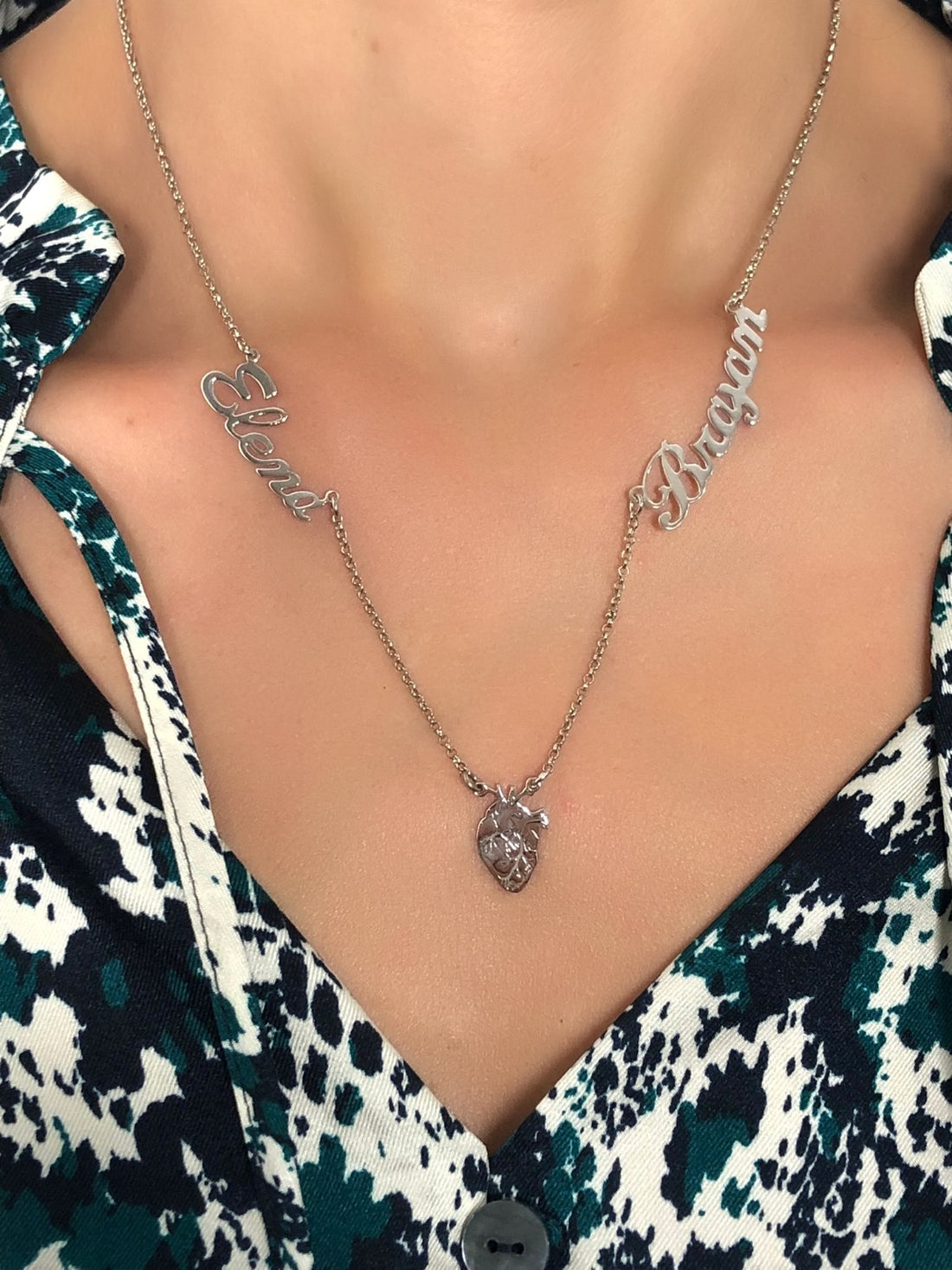 Collana con due nomi e cuore anatomico