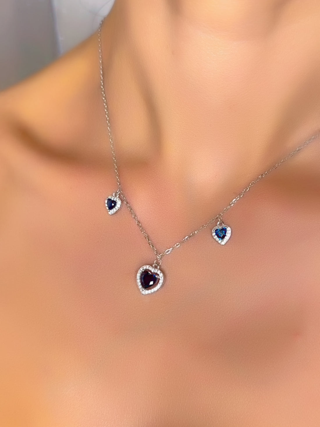 Collana con cuore blu