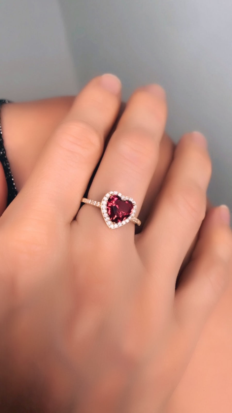 Anello con cuore rosso