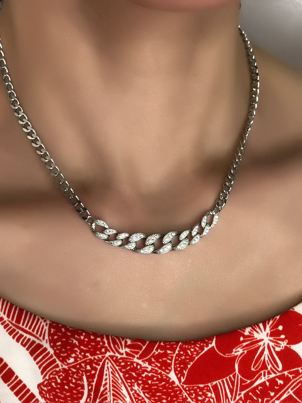 Collana groumette con pietre bianche