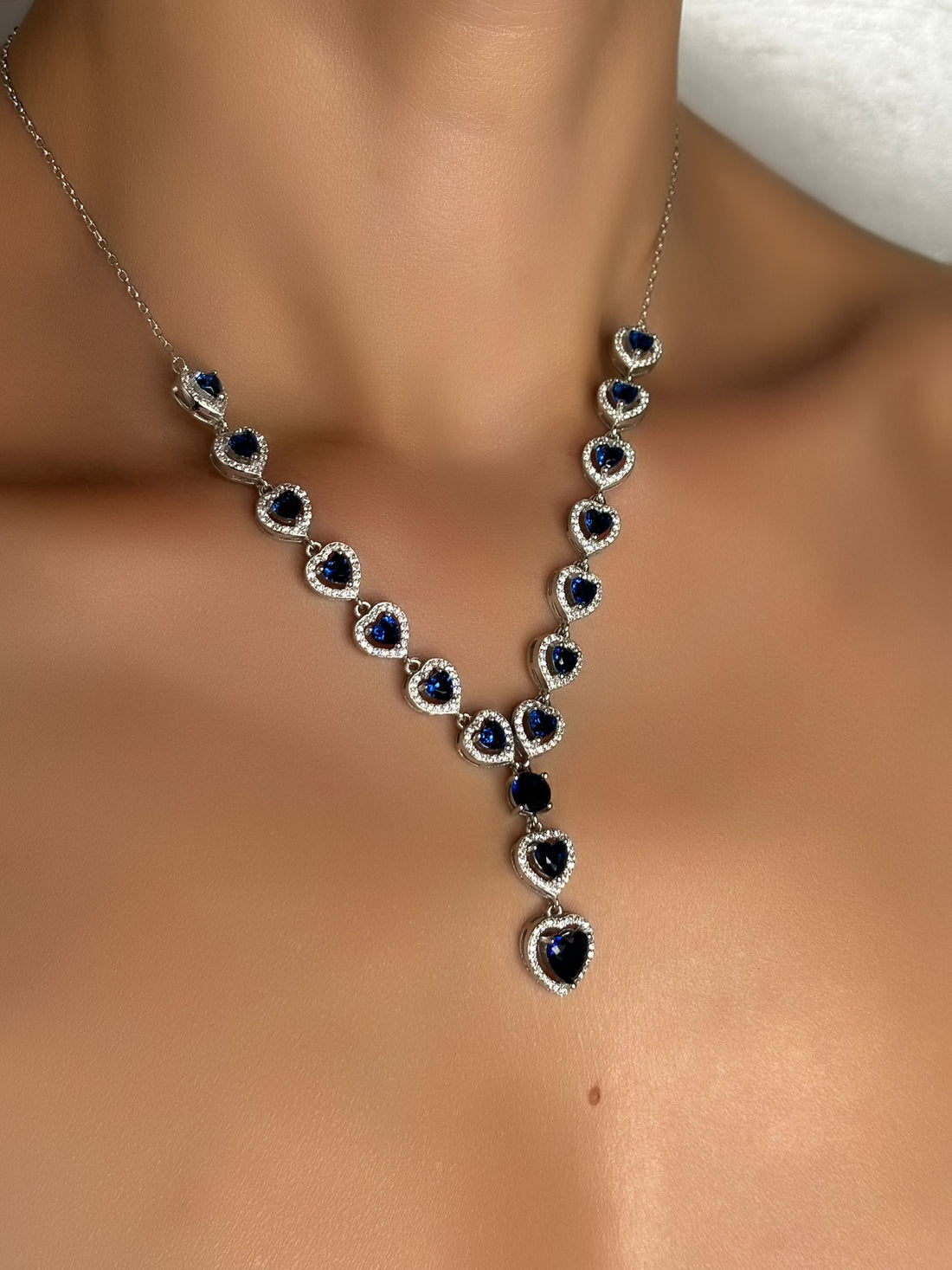 Collana con cuori blu