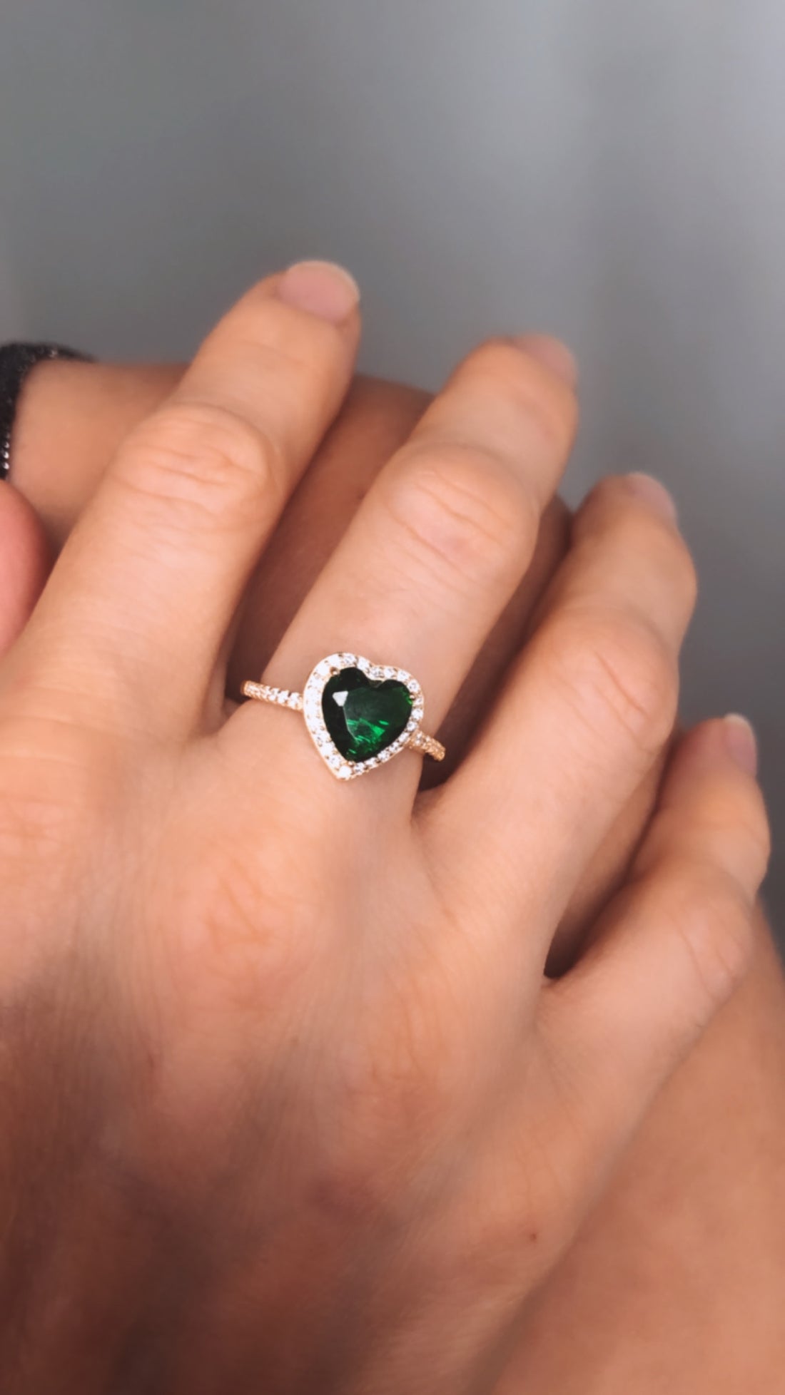 Anello con cuore verde