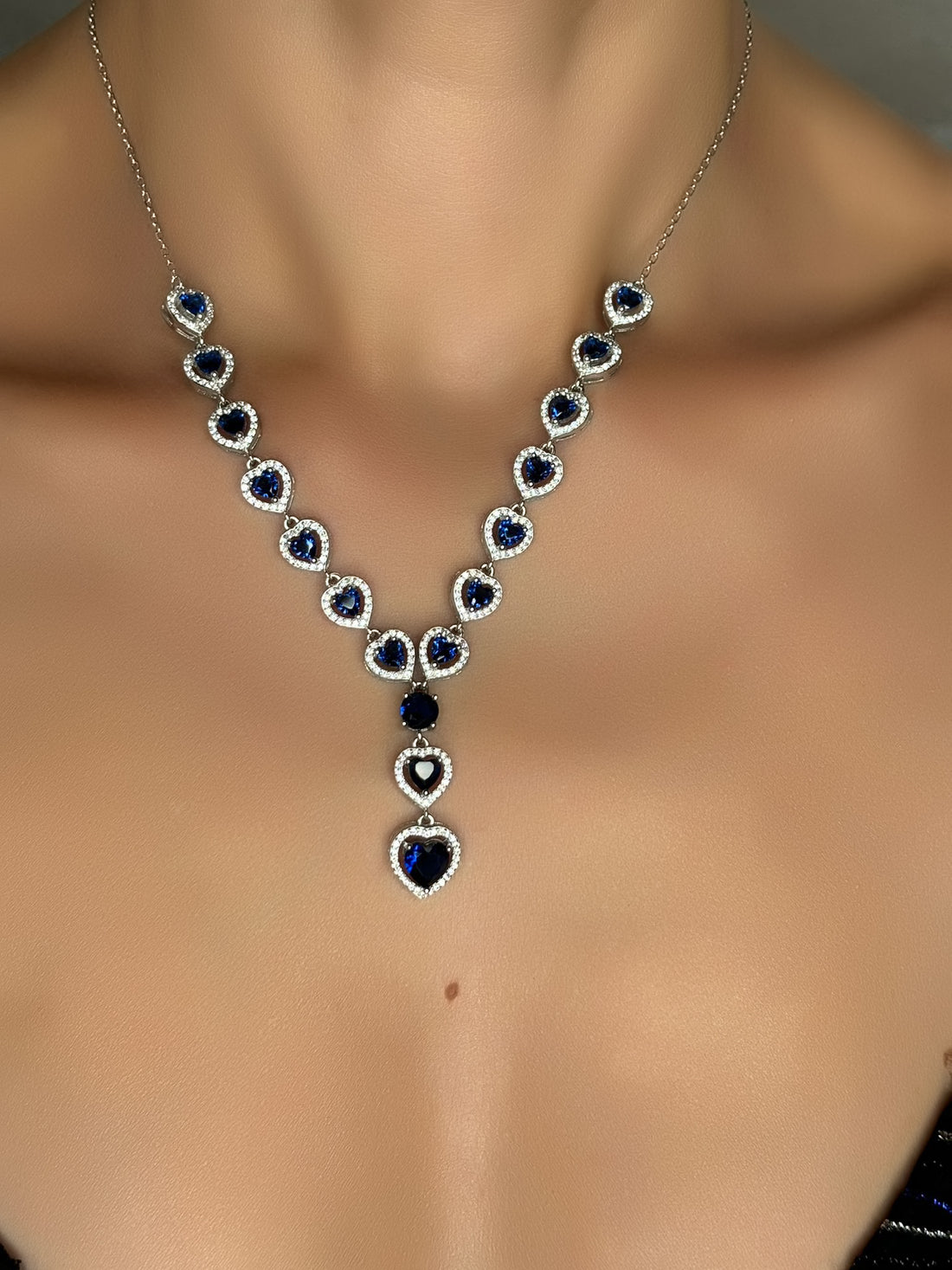 Collana con cuori blu