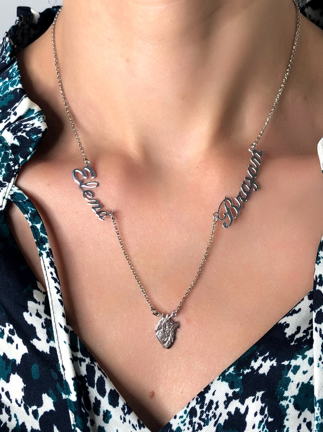 Collana con due nomi e cuore anatomico