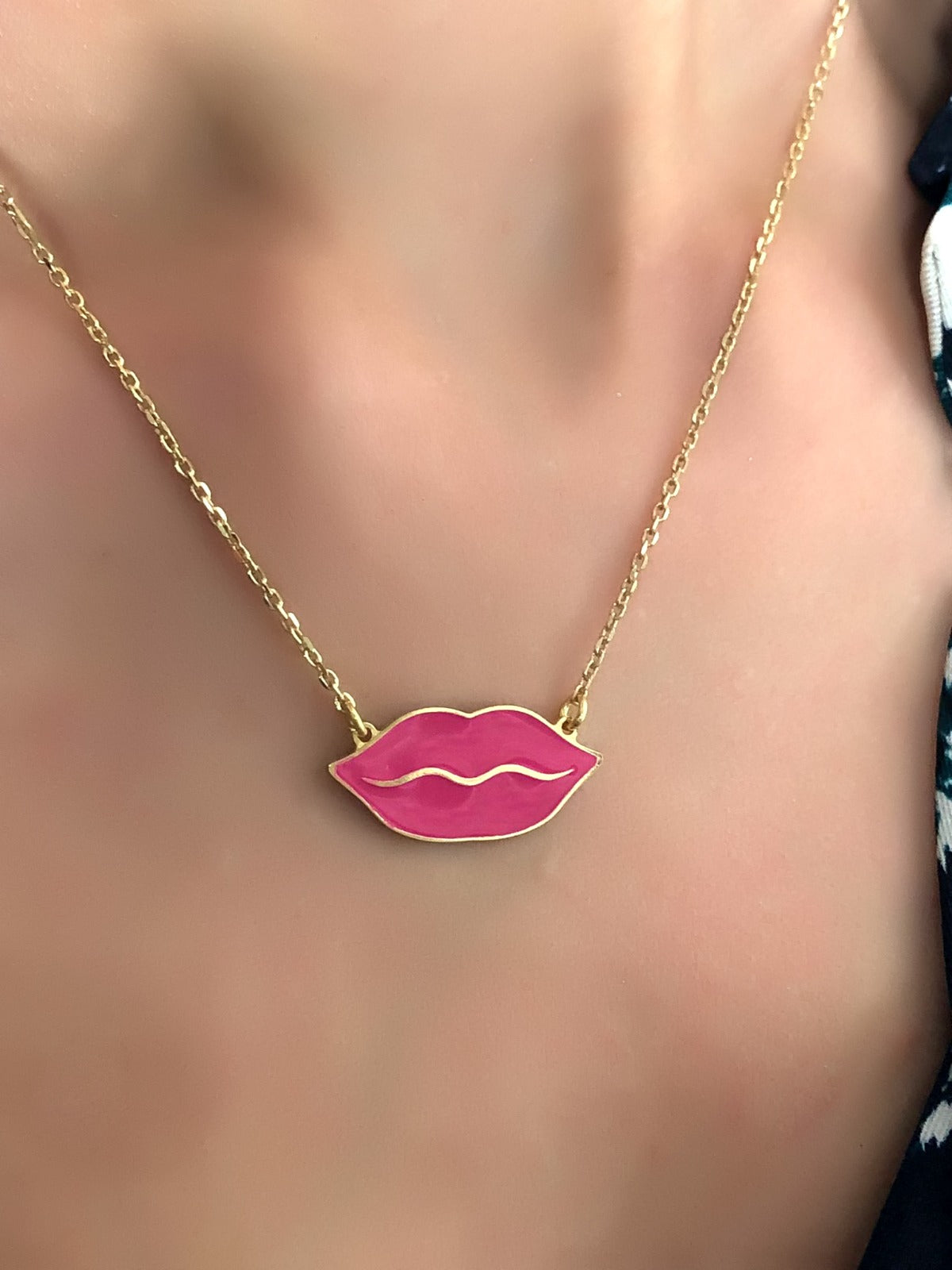 Collana Labbra con smalto rosa