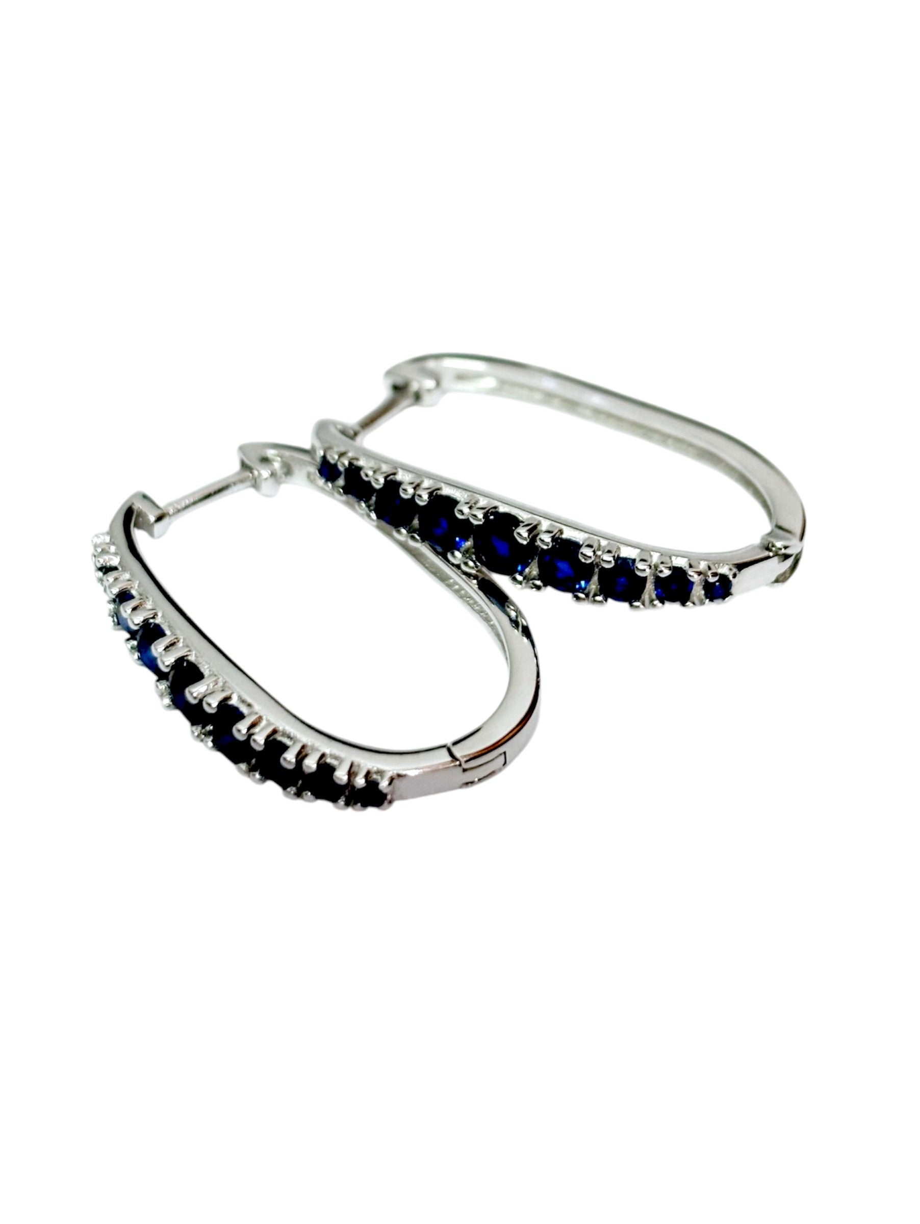 Orecchini a cerchio ovale con pietre blu