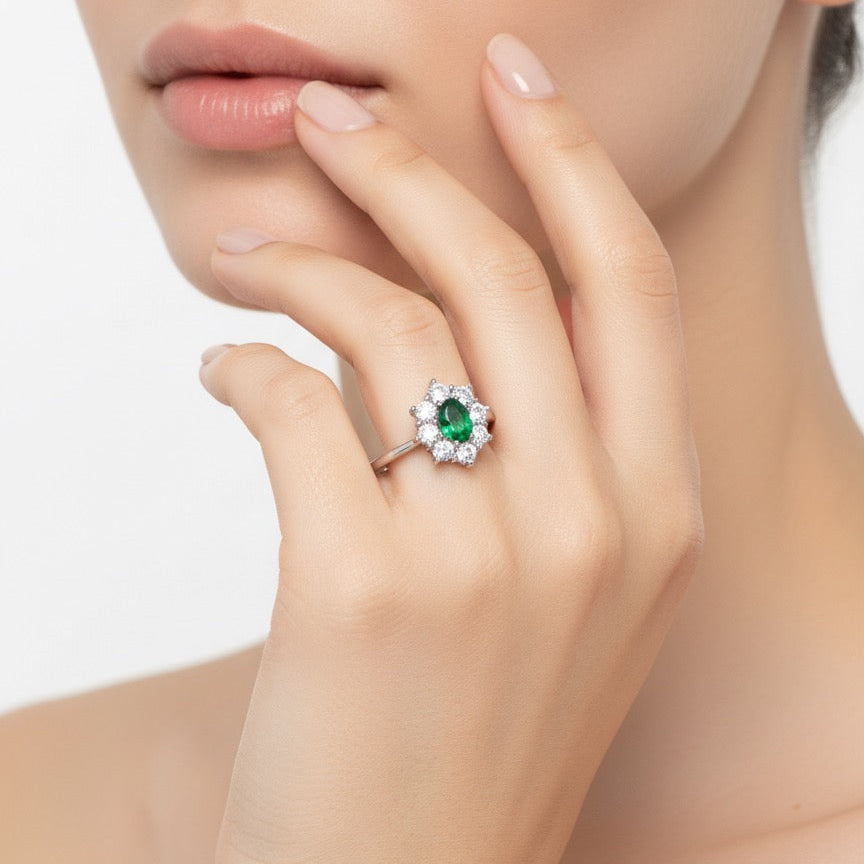 Anello kate fiore con pietra verde e zirconi bianchi