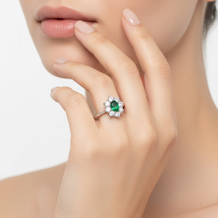 Anello kate fiore con pietra verde e zirconi bianchi