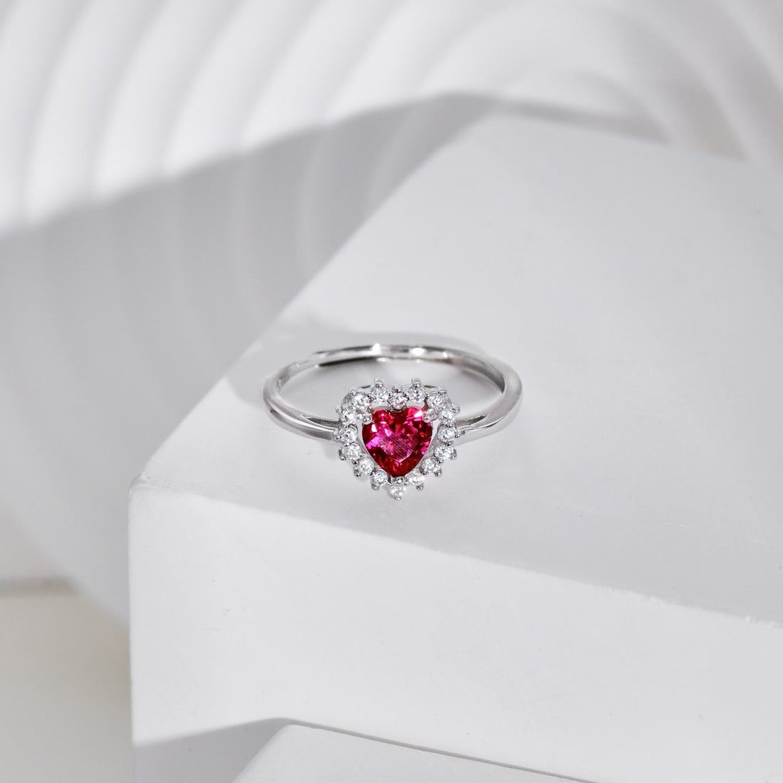 Anello con cuore rosso