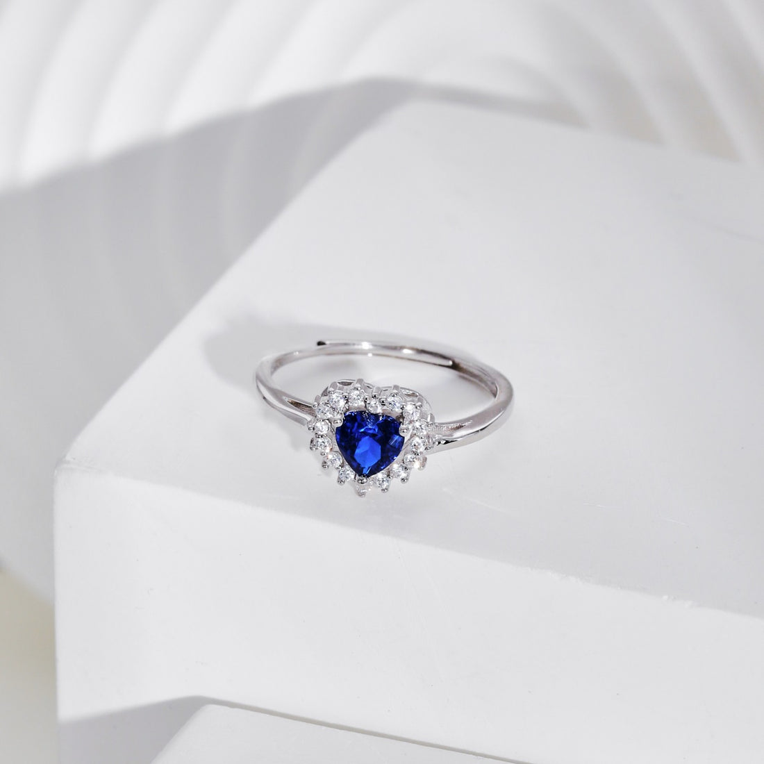 Anello con cuore blu