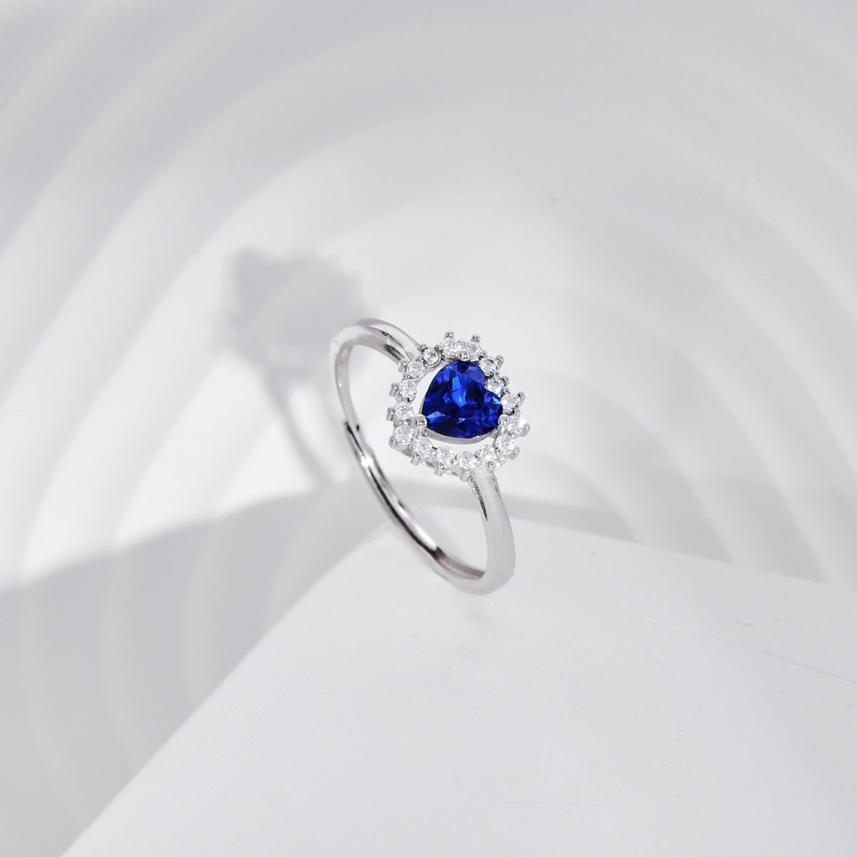 Anello con cuore blu