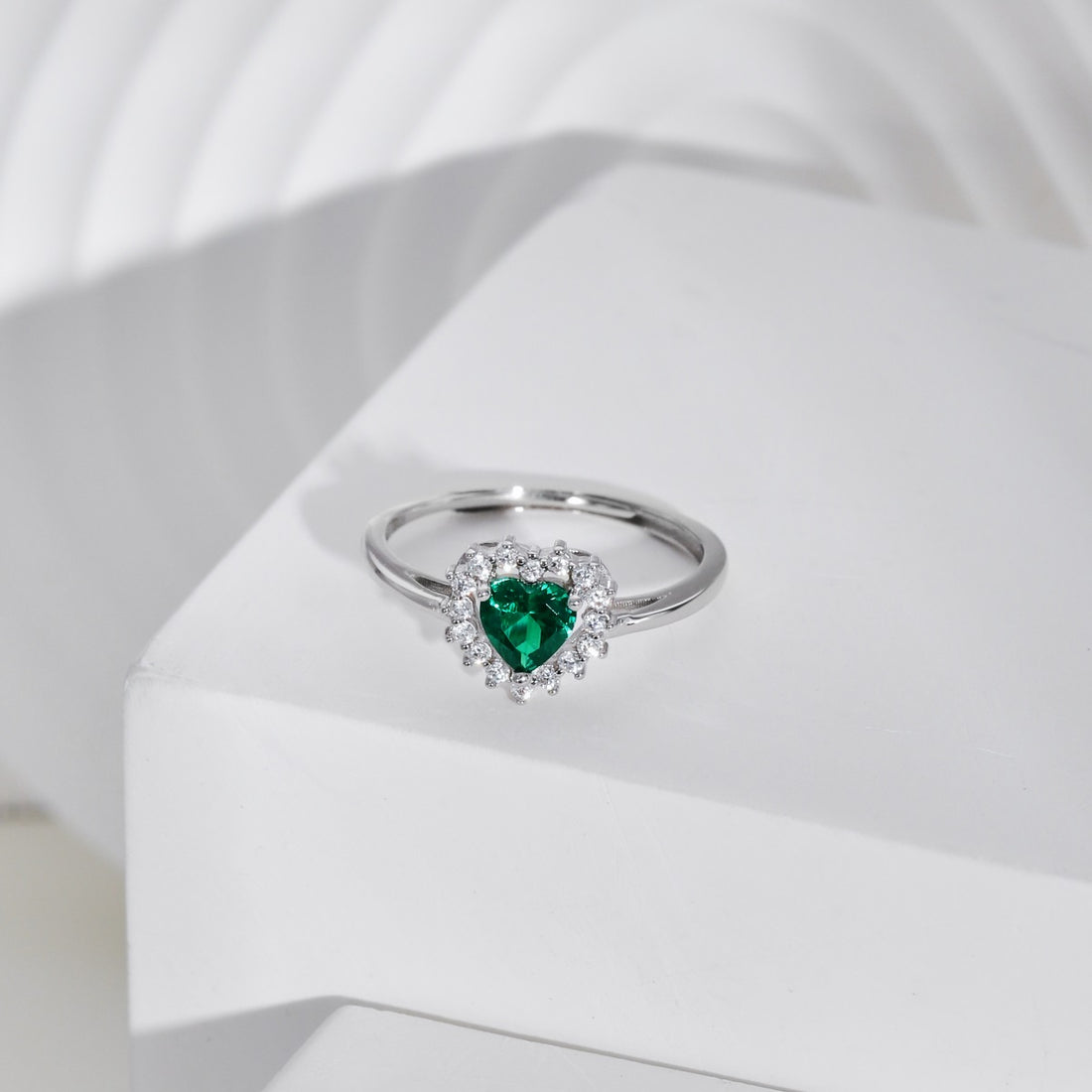 Anello con cuore verde