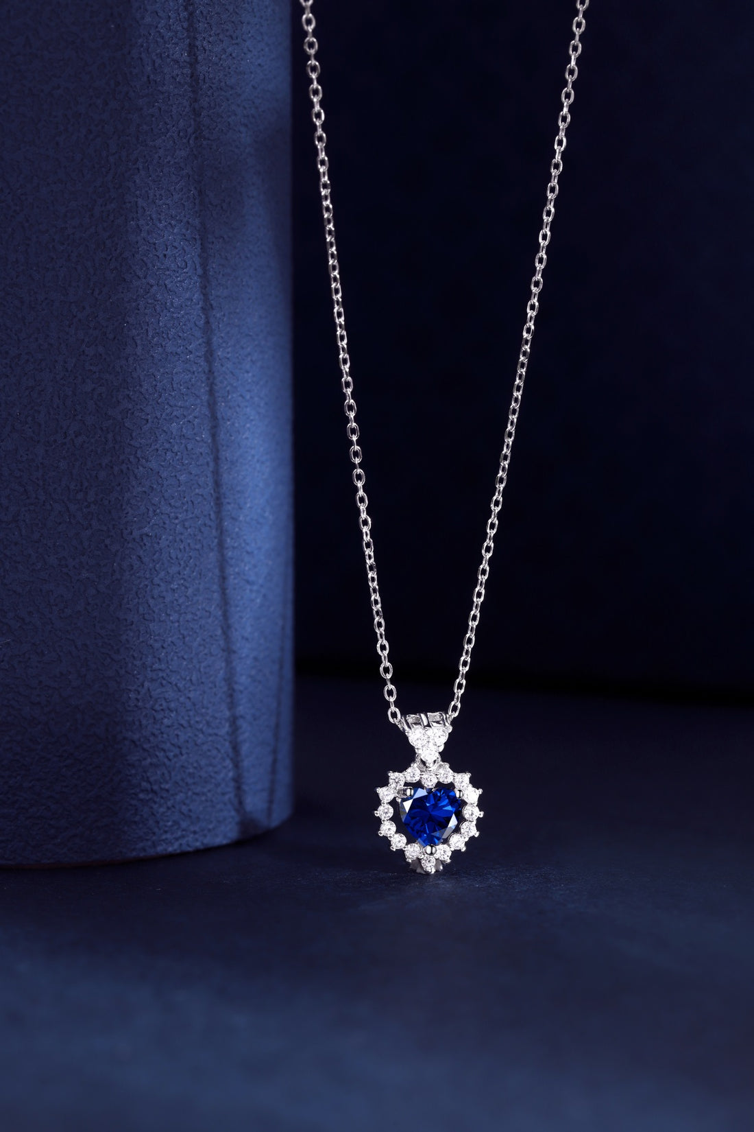 Collana cuore con pietra cuore blu