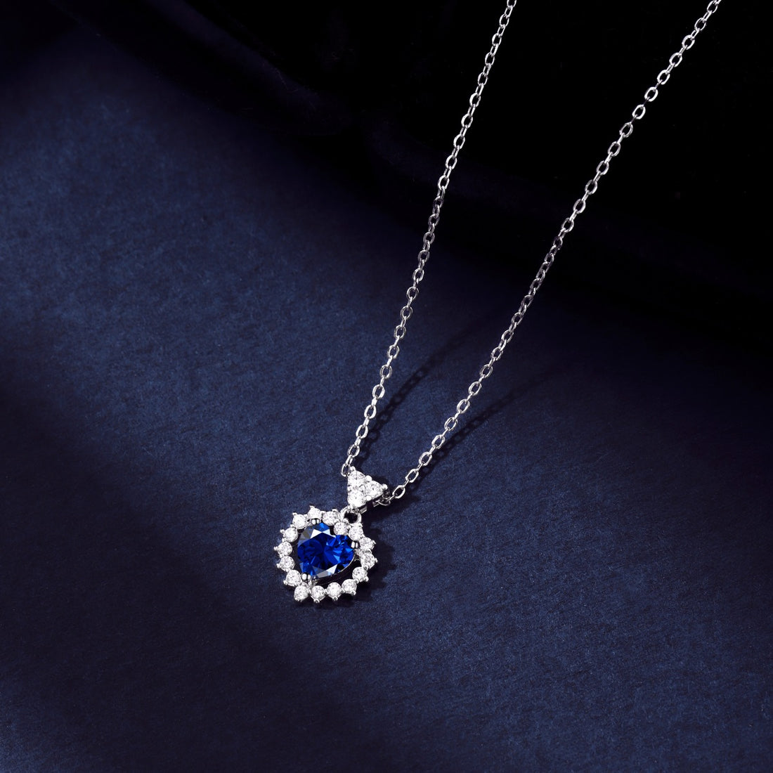 Collana cuore con pietra cuore blu