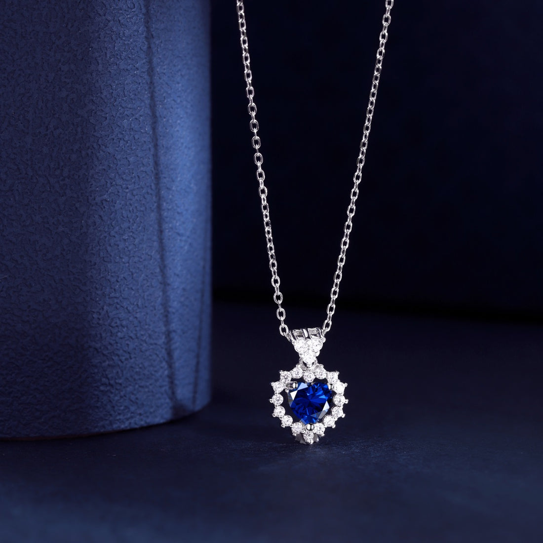 Collana cuore con pietra cuore blu