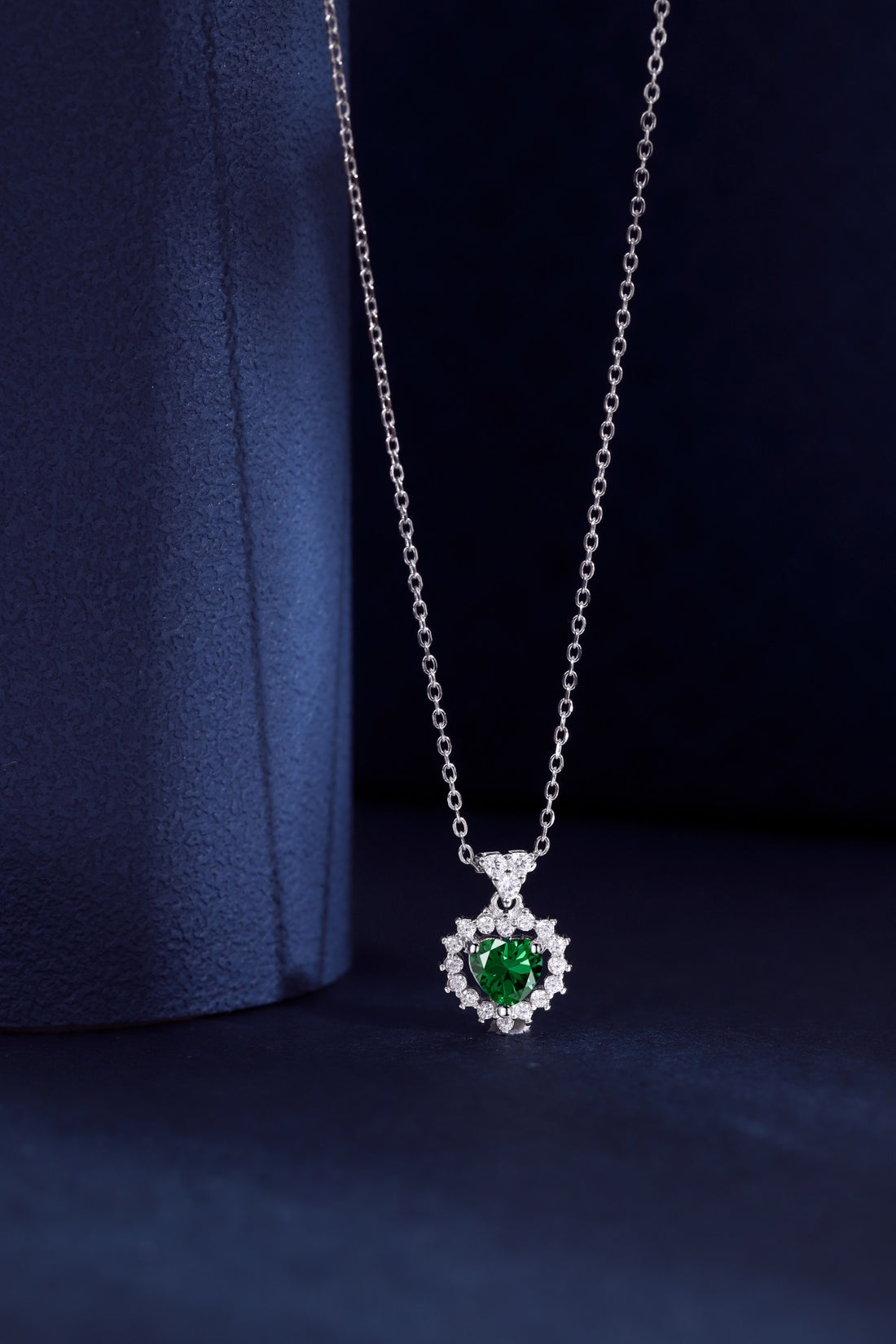 Collana cuore con pietra cuore verde