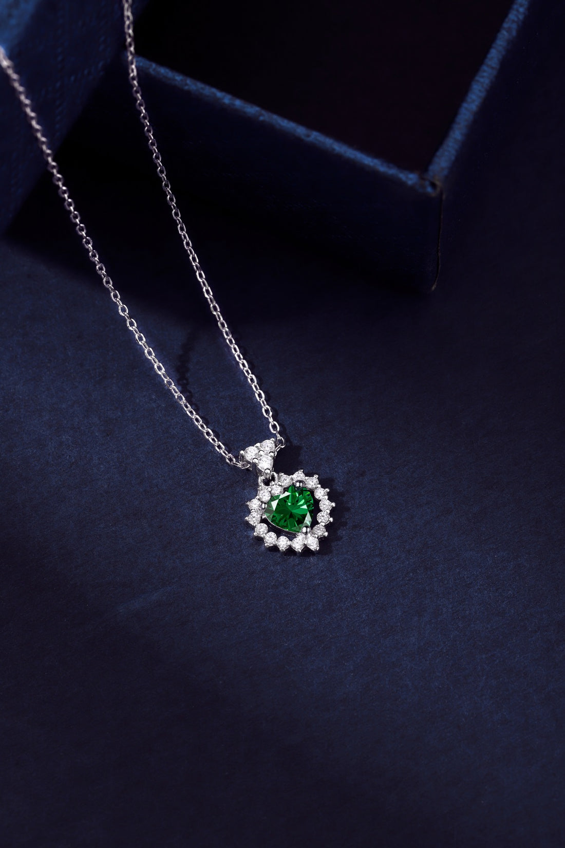 Collana cuore con pietra cuore verde