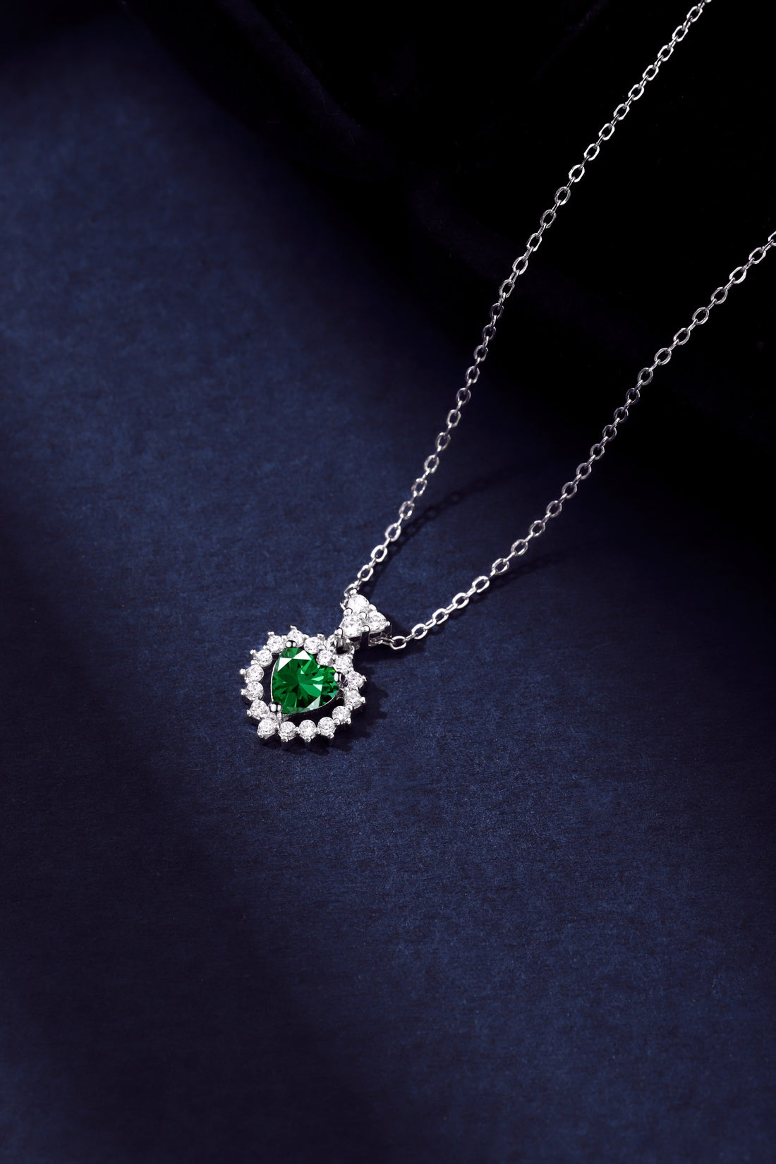 Collana cuore con pietra cuore verde