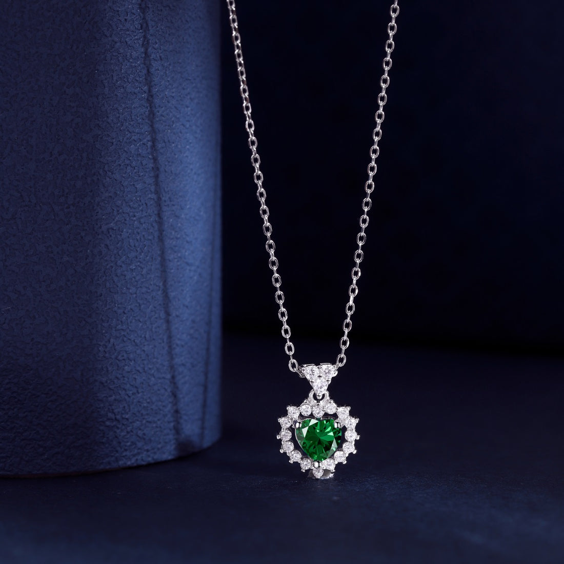 Collana cuore con pietra cuore verde