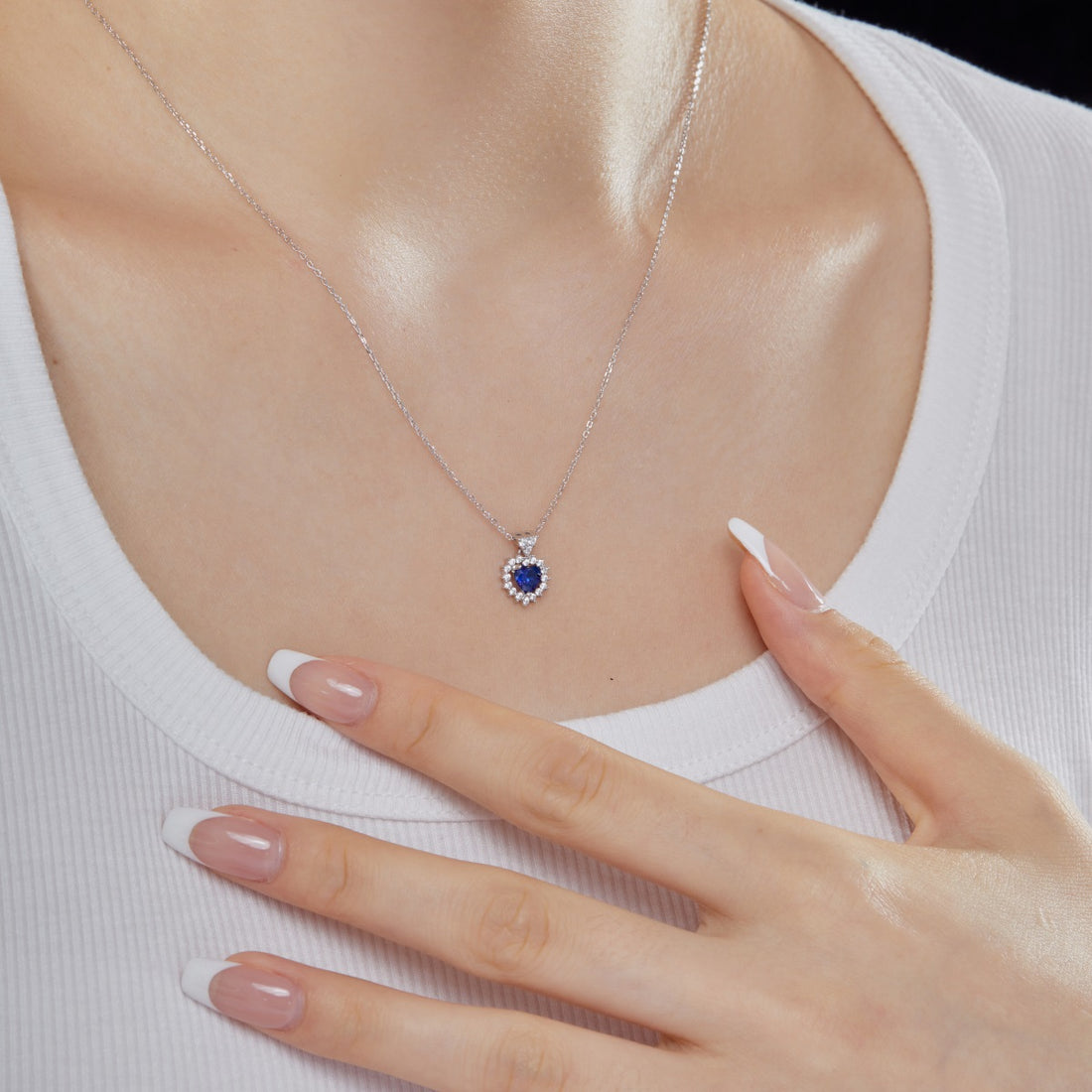 Collana cuore con pietra cuore blu