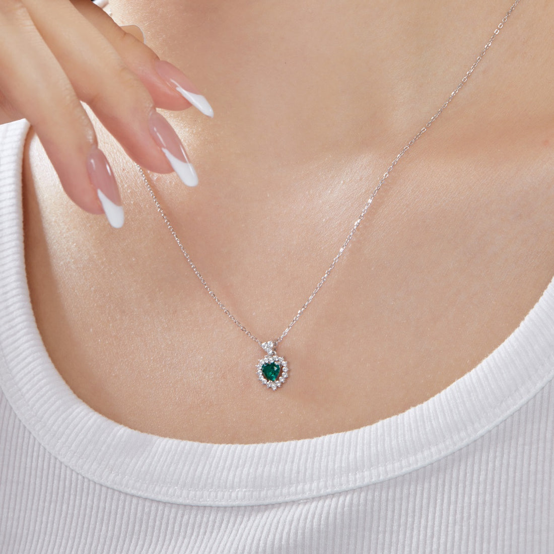 Collana cuore con pietra cuore verde