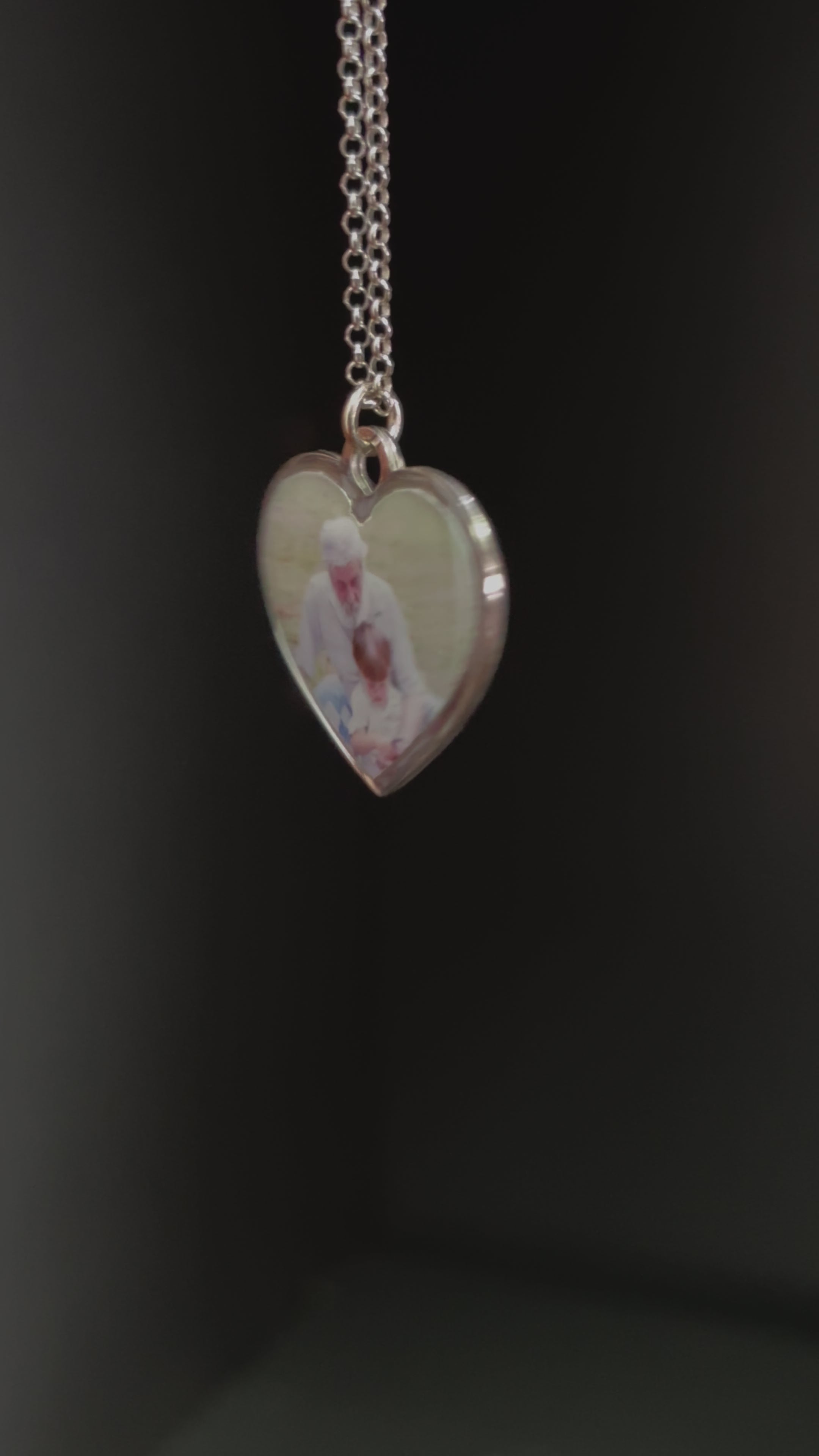 Collana  foto fonte/retro  personalizzata forma cuore