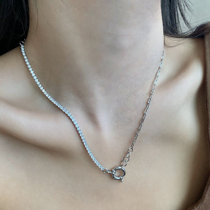 Collana catena con pietre bianche