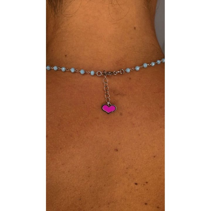 Collana con fiori azzurri e rosa