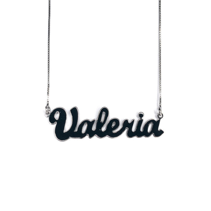 Collana con nome smaltato nero