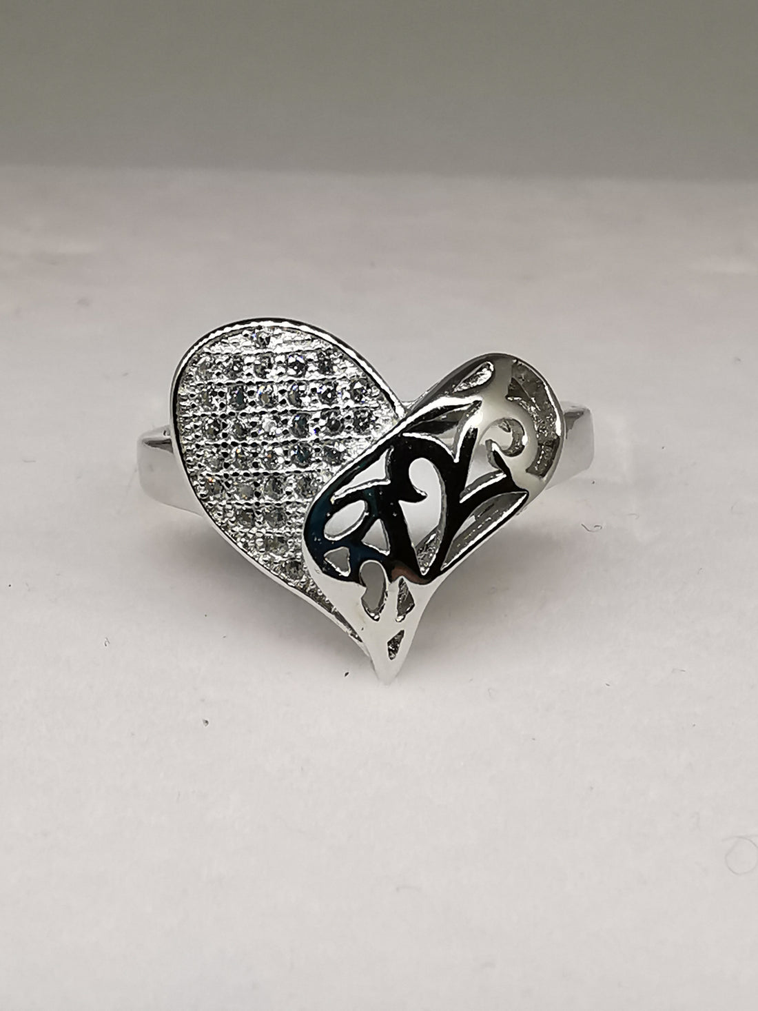 Anello cuore con pietre