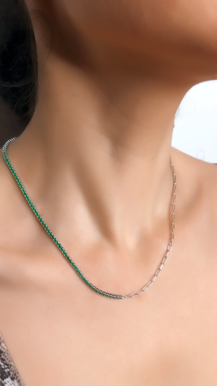 Collana girocollo con pietre verdi