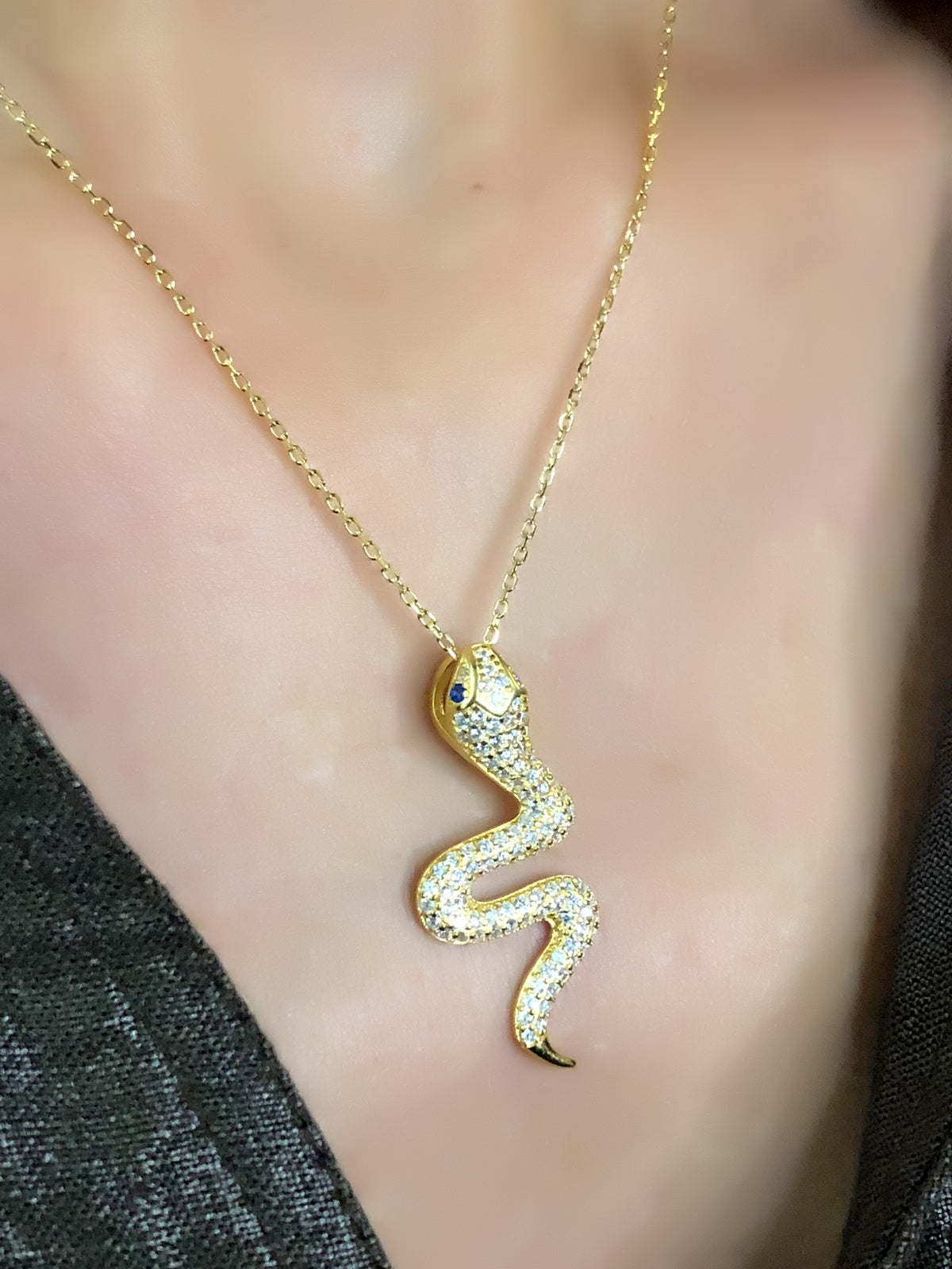 Collana con Ciondolo a Forma di Serpente Icon Brand | Urban Outfitters IT Collana con Ciondolo a Forma di Serpente Icon Brand | Urban Outfitters IT