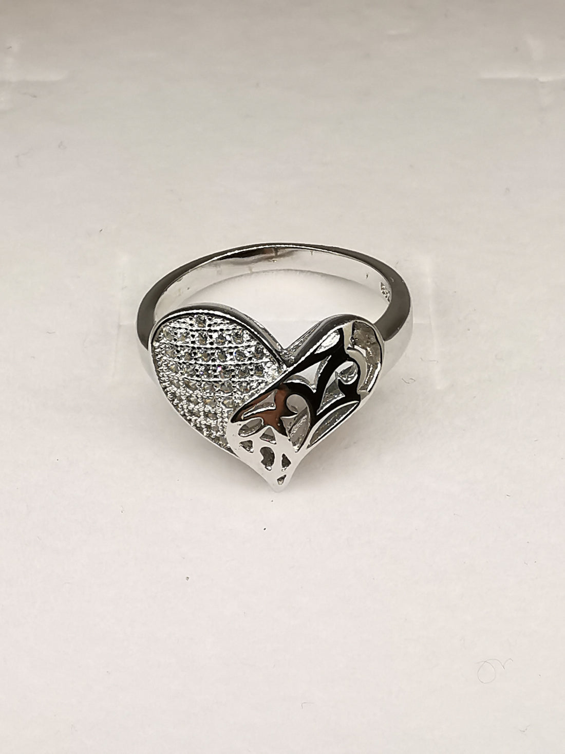 Anello cuore con pietre