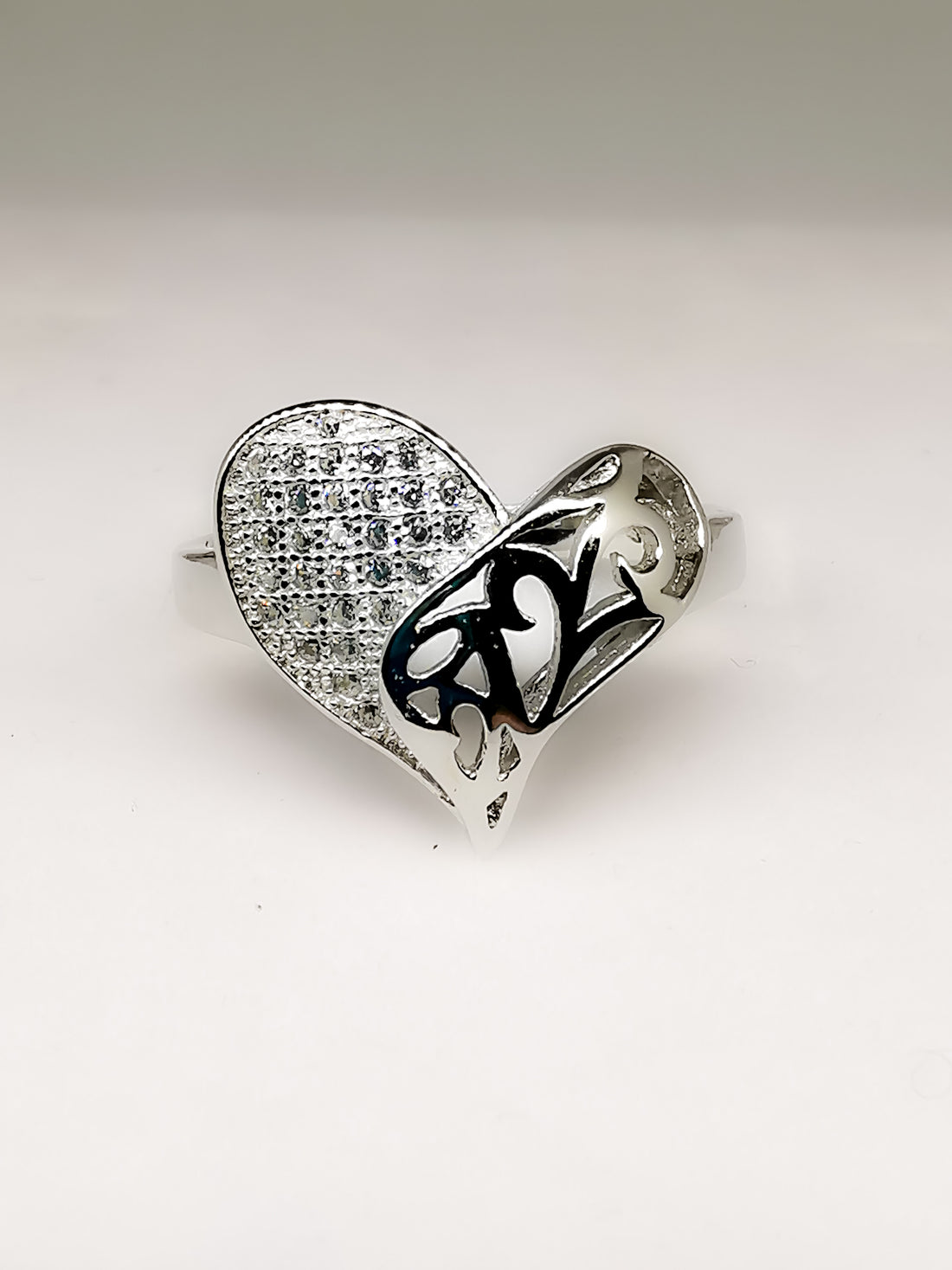 Anello cuore con pietre